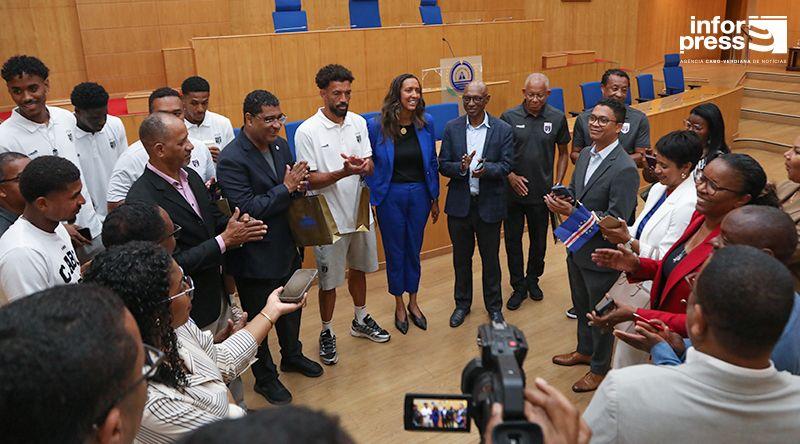 Assembleia Nacional presta homenagem histórica à seleção nacional de futebol