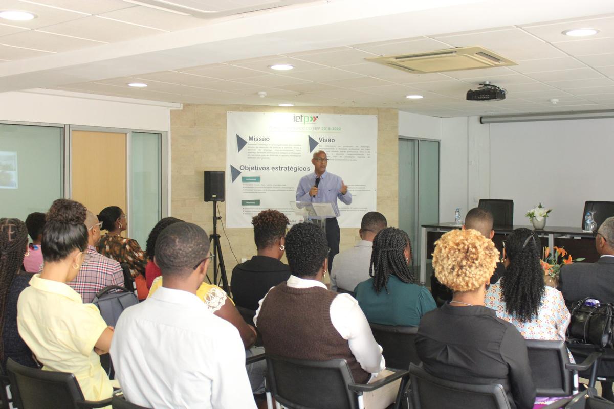 Eurico Monteiro enaltece papel da mulher cabo-verdiana na sociedade e na formação de valores familiares