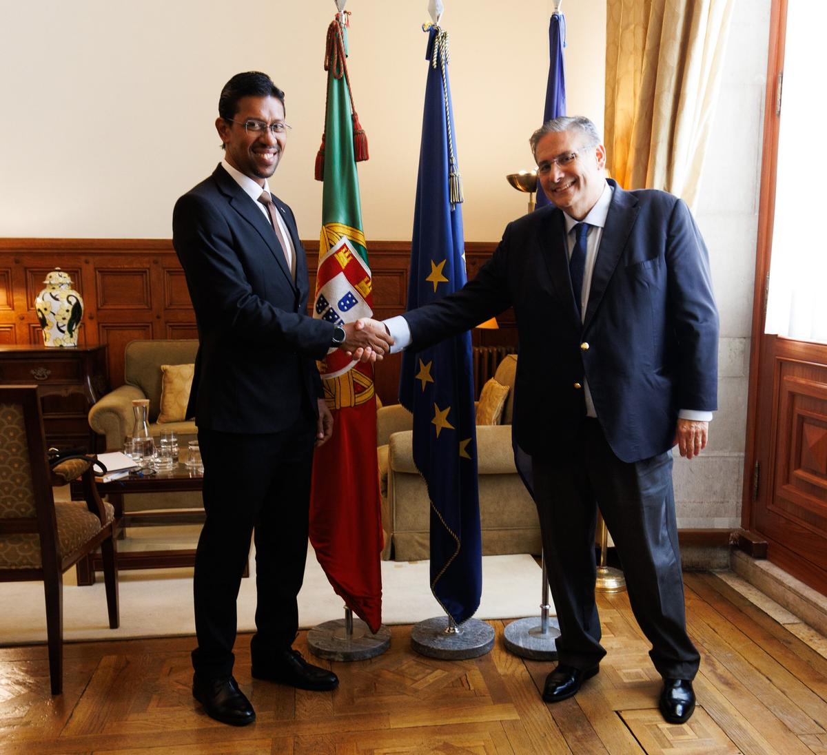 Ministro Clóvis Silva em missão a Portugal