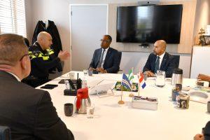 Primeiro-Ministro almeja cooperação policial com Roterdão para prevenir a criminalidade