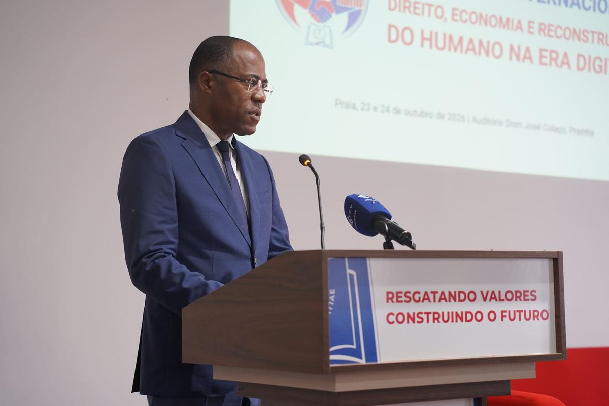 Primeiro-ministro defende educação e valores humanos como resposta aos desafios da Era Digital